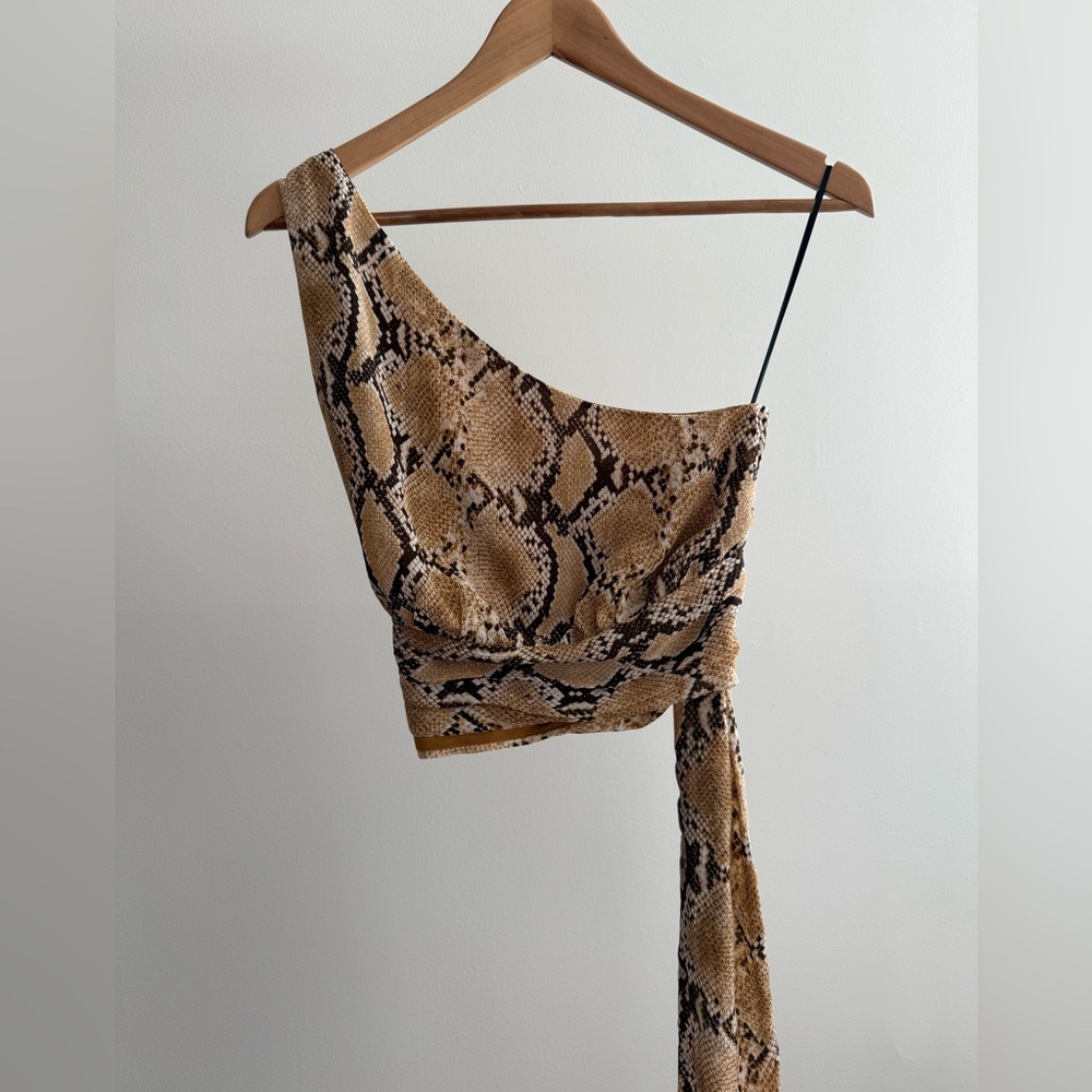 NWT H&M One Shoulder Crop Top